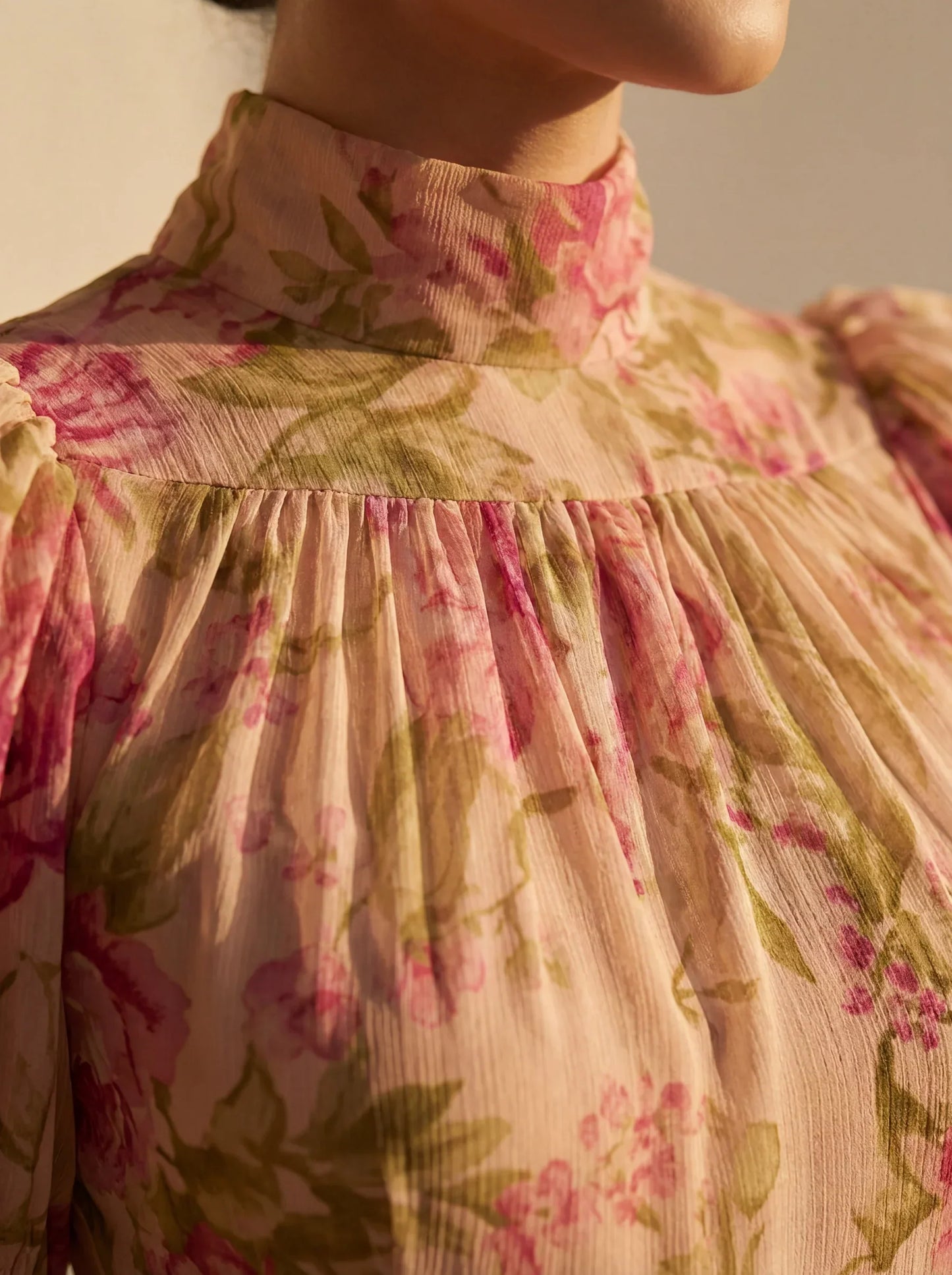 Rosario — Vestido Maxi de Chifón Floral con Mangas Abullonadas