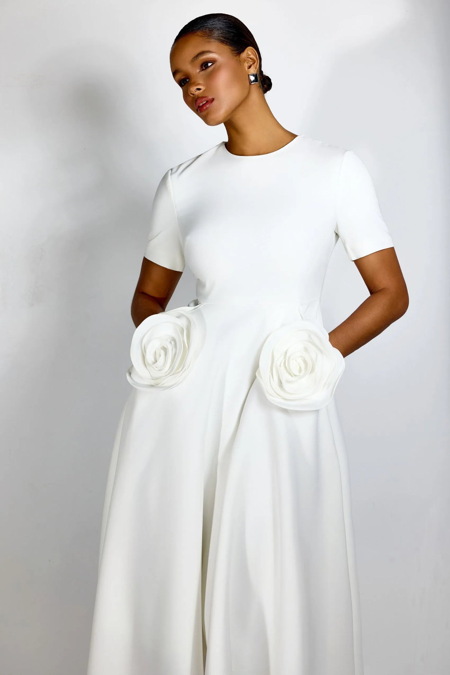 Velorie — Vestido Midi con Apliques Florales