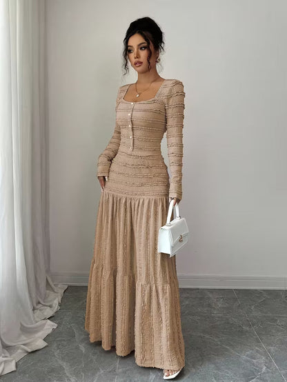Maisonelle — Vestido Maxi de Cuello Cuadrado Esculpido
