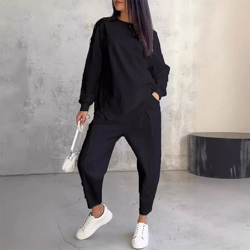 Noemi  —  Conjunto de Sudadera y Pantalones con Dobladillo Asimétrico