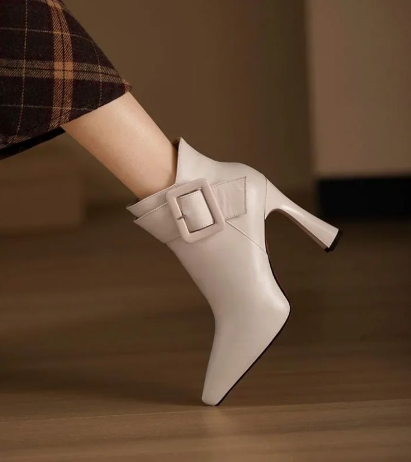 Botines de tacón con hebilla oversized - Elegantes y cómodos Botines
