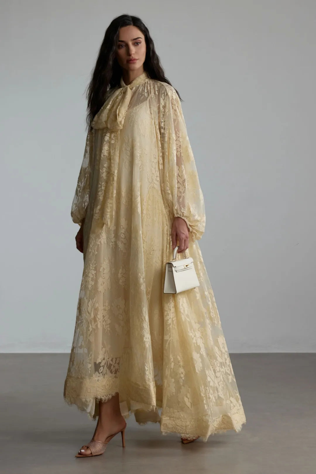 Éclore — Vestido Largo de Encaje Floral Transparente de Manga Larga