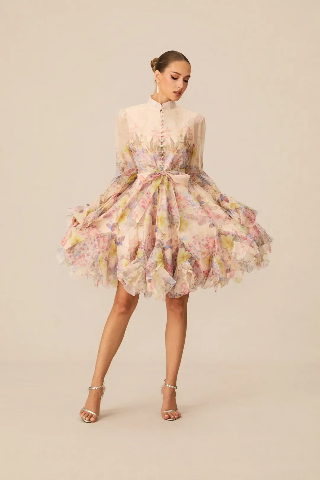 Lana  —  Vestido mini acampanado con estampado floral