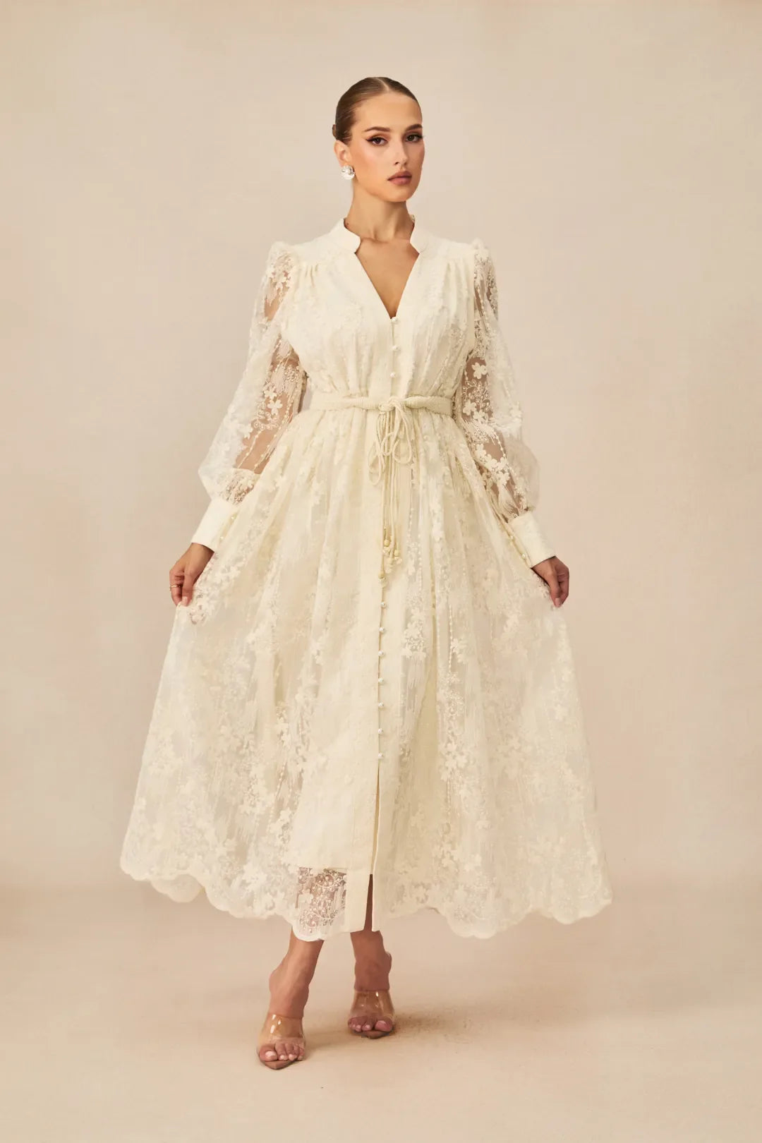 Madeline - Vestido Midi Bordado de Encaje con Escote en V
