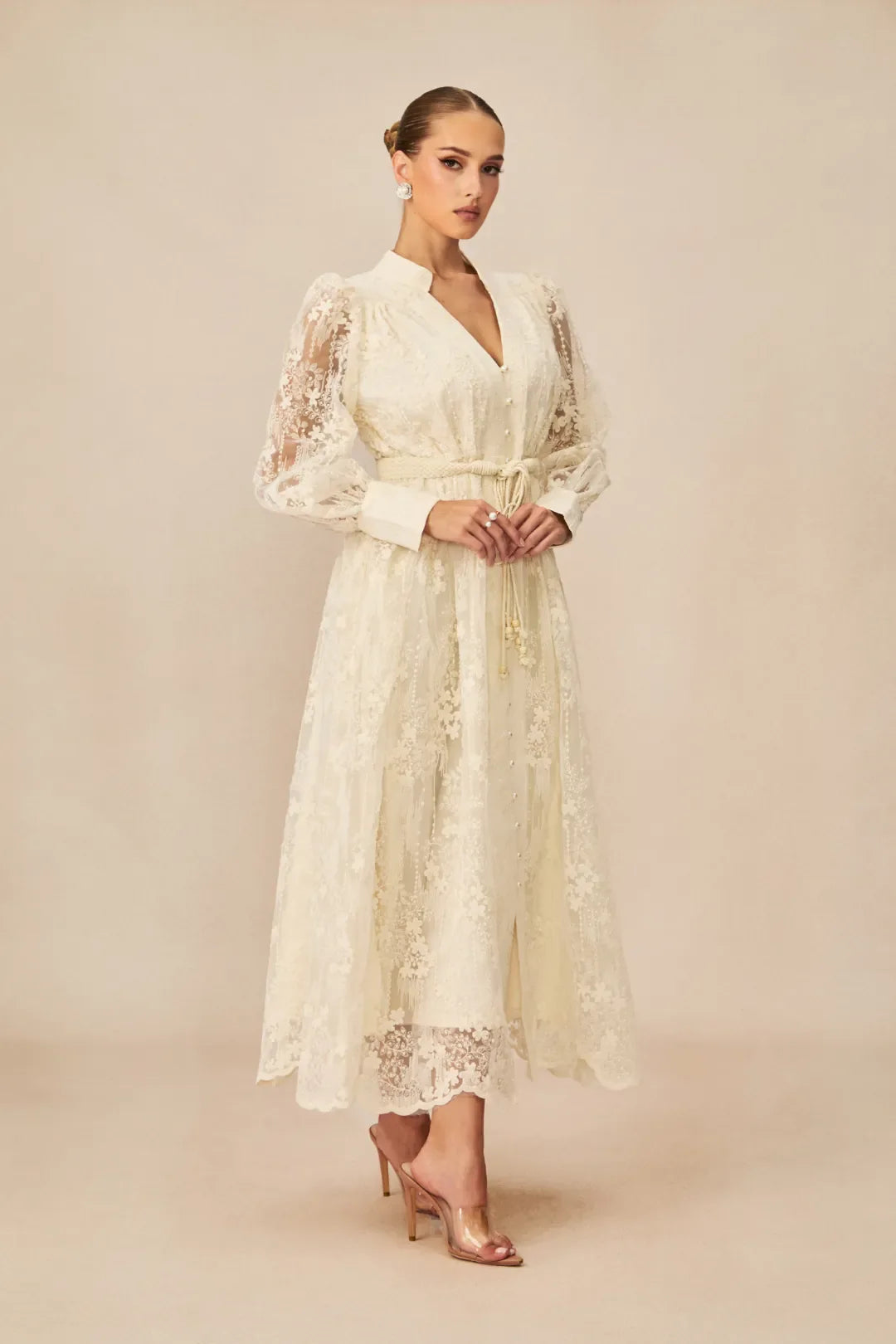 Madeline - Vestido Midi Bordado de Encaje con Escote en V
