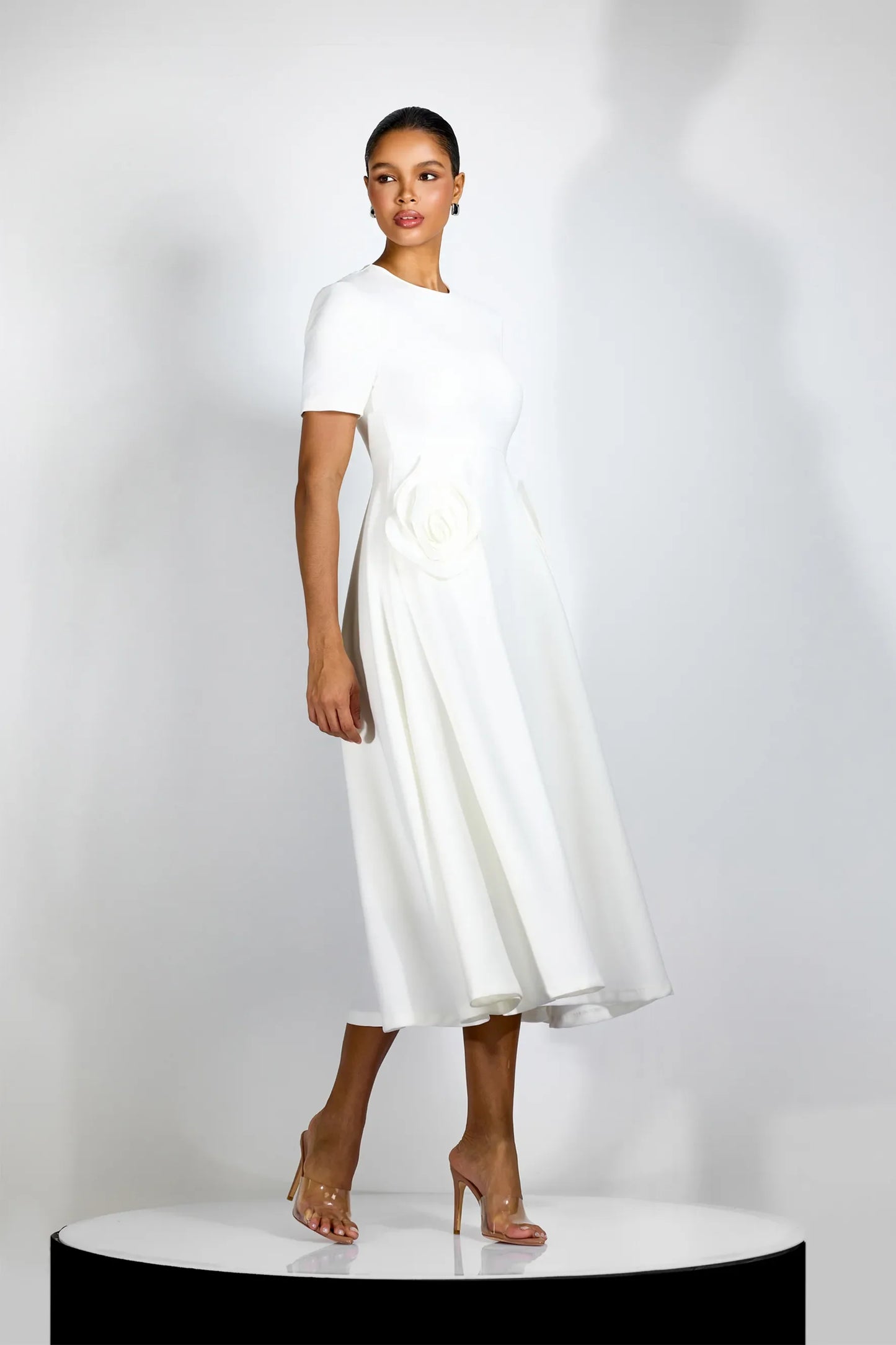 Velorie — Vestido Midi con Apliques Florales