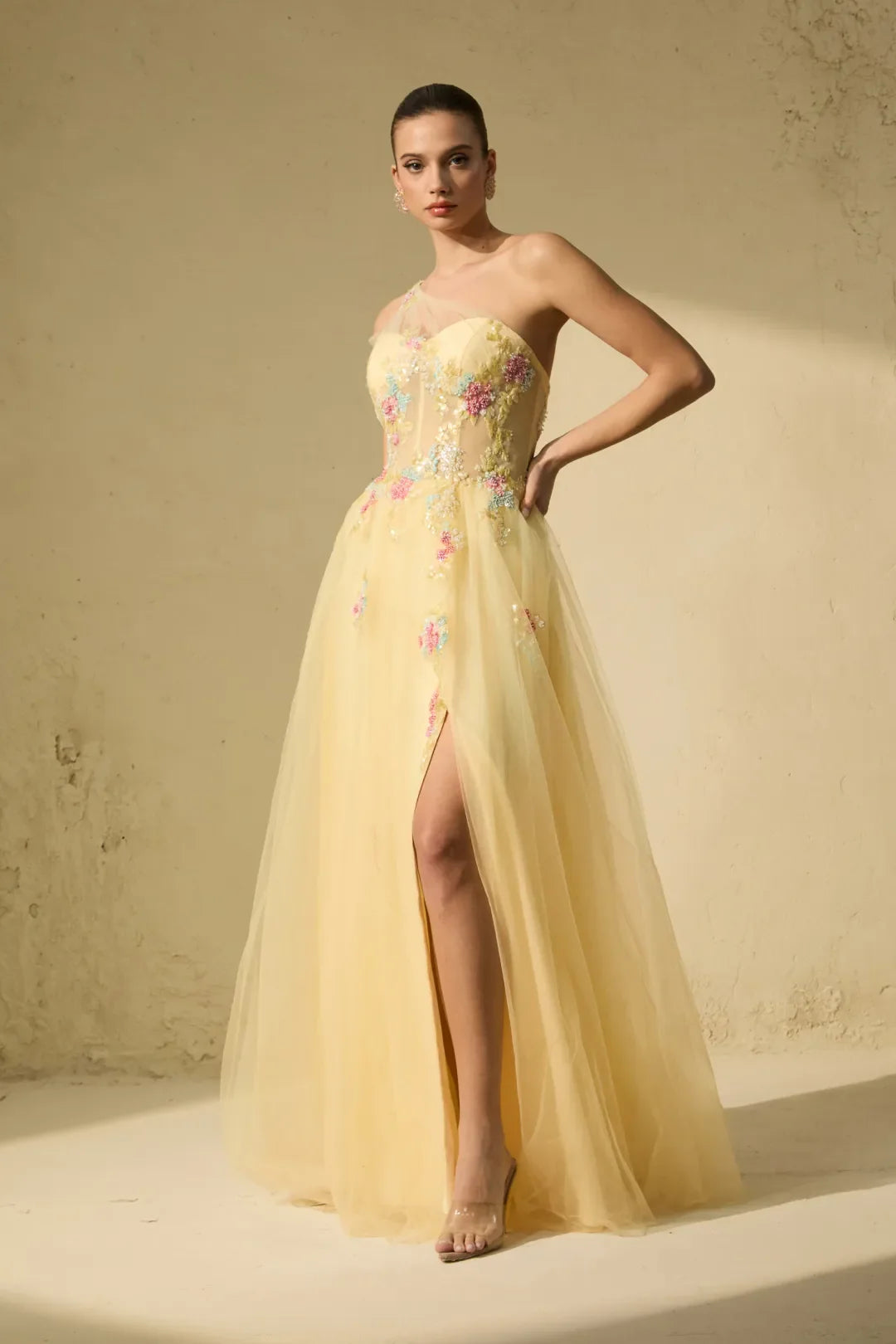 Solène — Vestido Maxi Bordado Floral de Un Solo Hombro