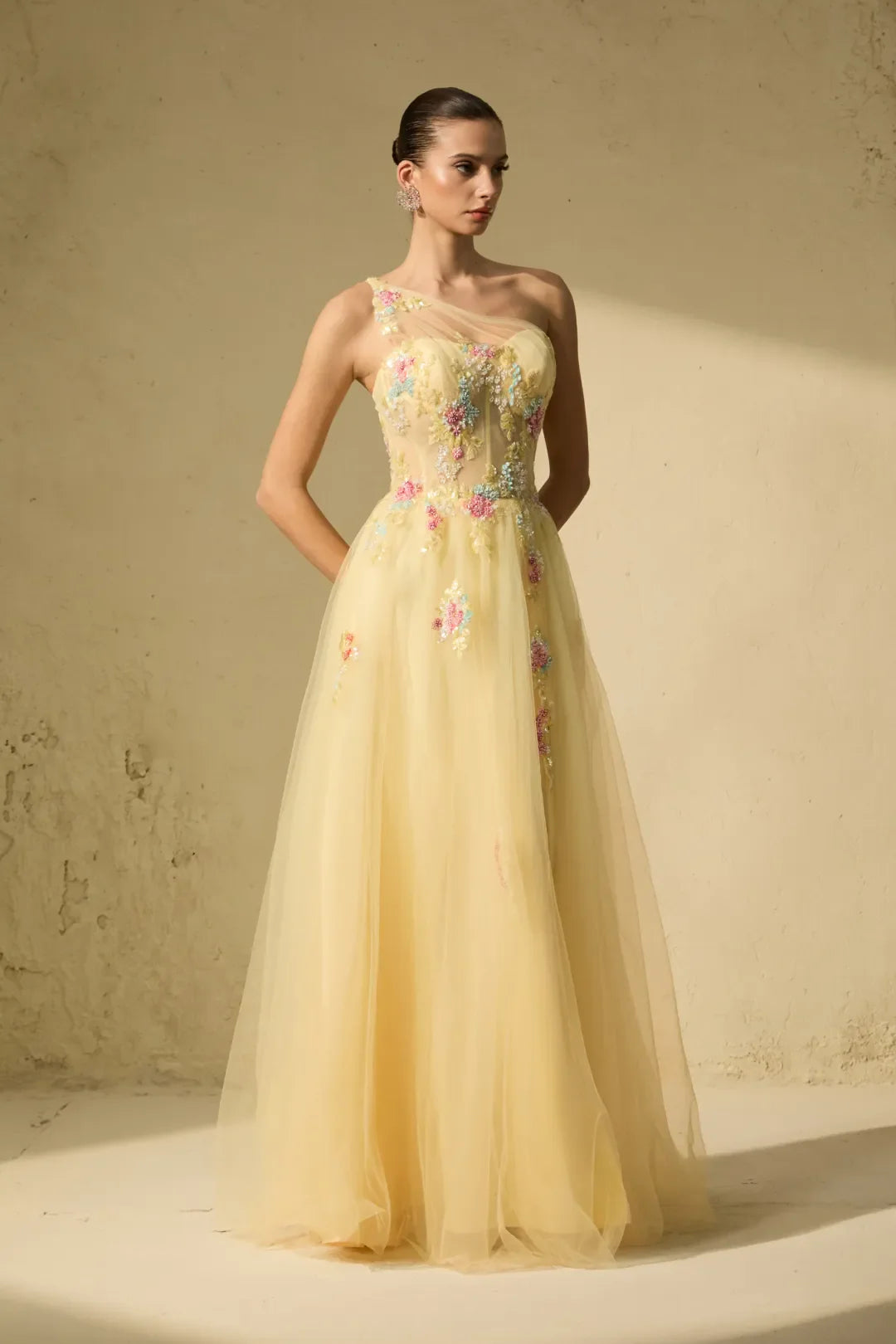 Solène — Vestido Maxi Bordado Floral de Un Solo Hombro