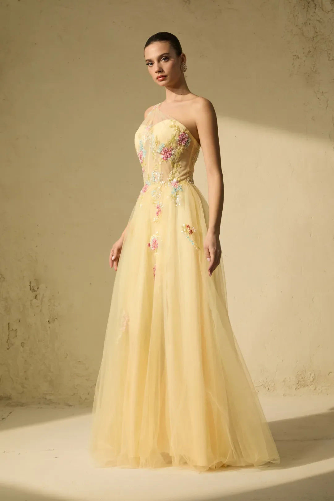 Solène — Vestido Maxi Bordado Floral de Un Solo Hombro