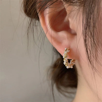 Pendientes de Perla Torcida — Diseño Espiral en Oro