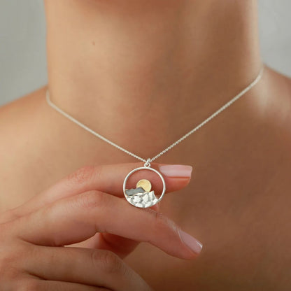 Collar con Colgante de Montaña — Inspirado en la Naturaleza