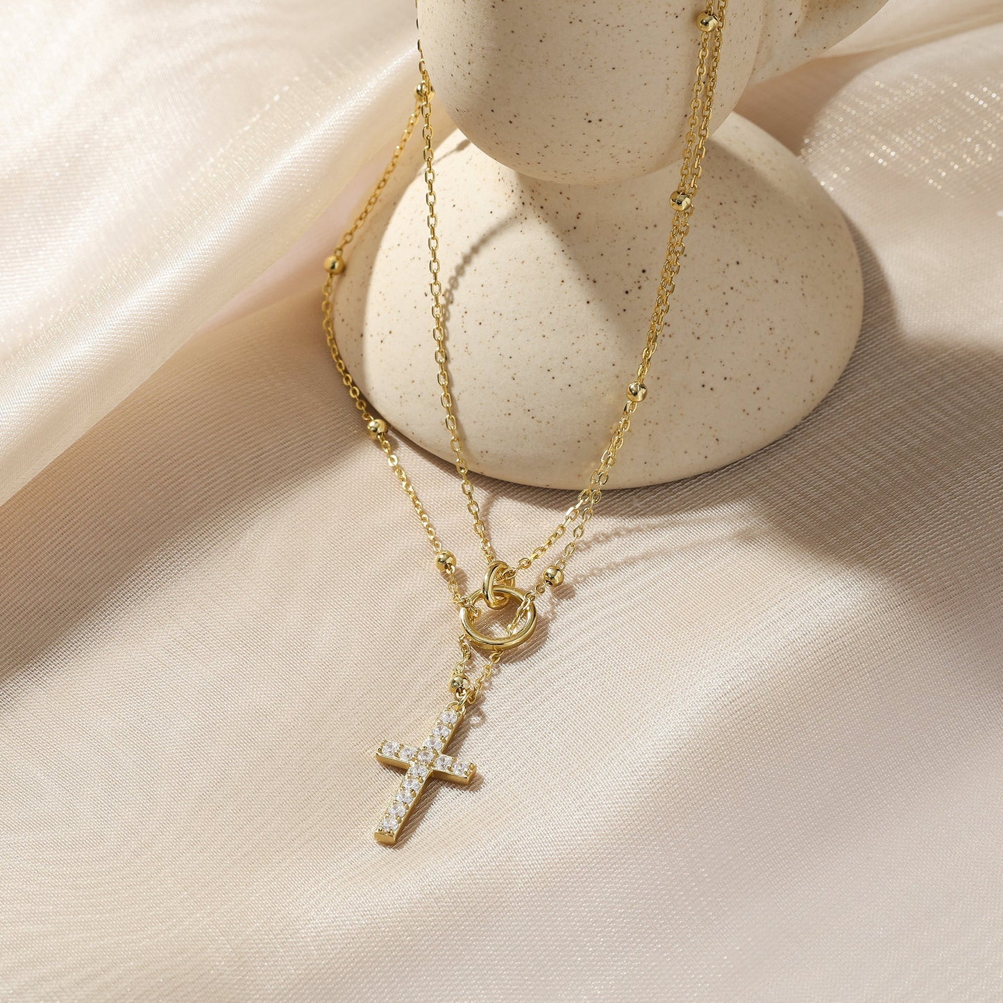 El Cruz Circular — Collar de Fe en Oro Baño