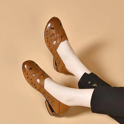 Zapatos de Cuero Slip-On con Cortes - Cómodos Zuecos