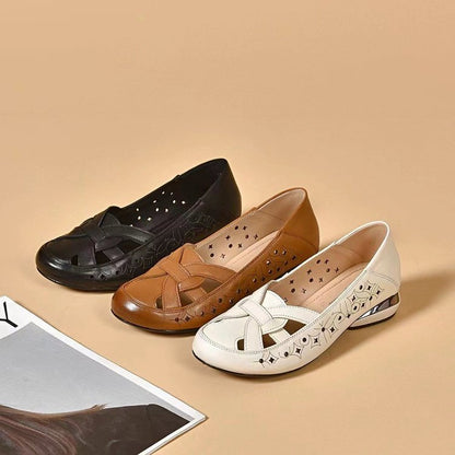 Zapatos de Cuero Slip-On con Cortes - Cómodos Zuecos