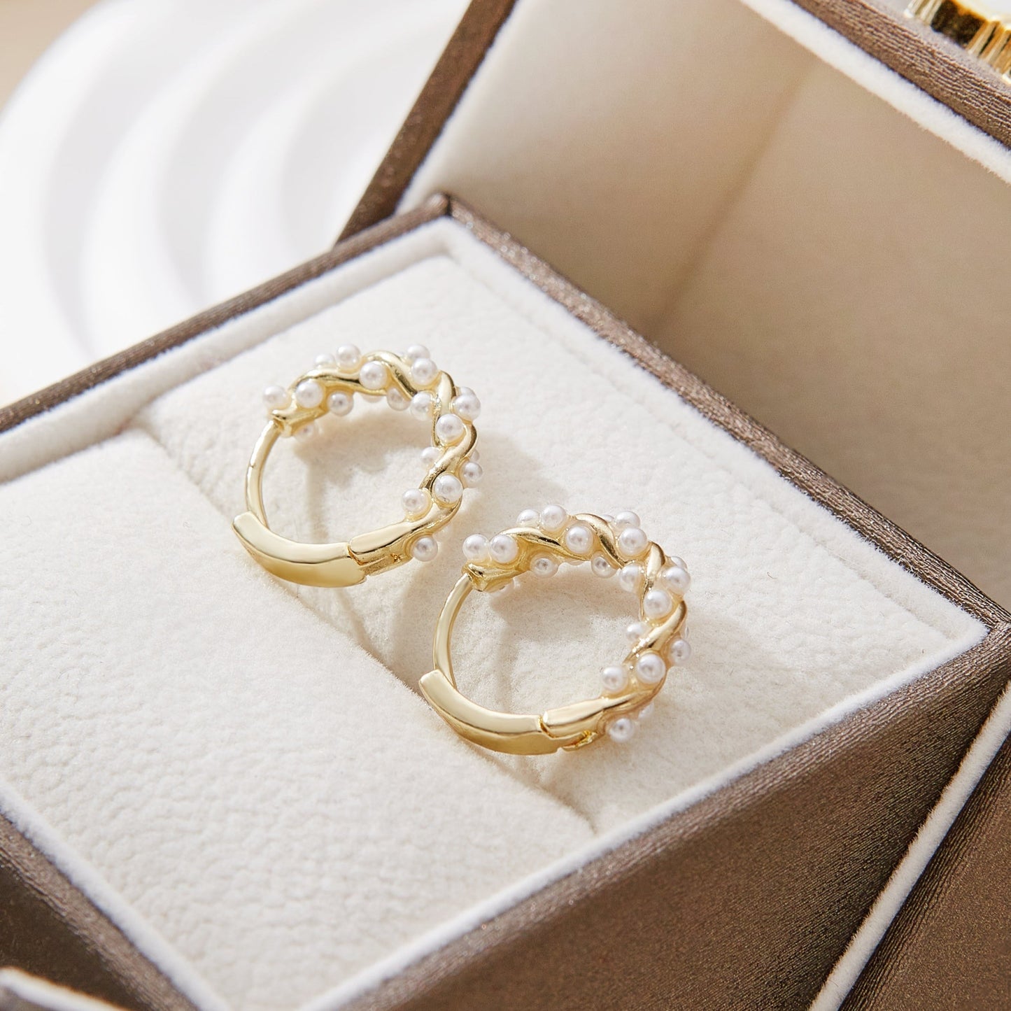Pendientes de Perla Torcida — Diseño Espiral en Oro