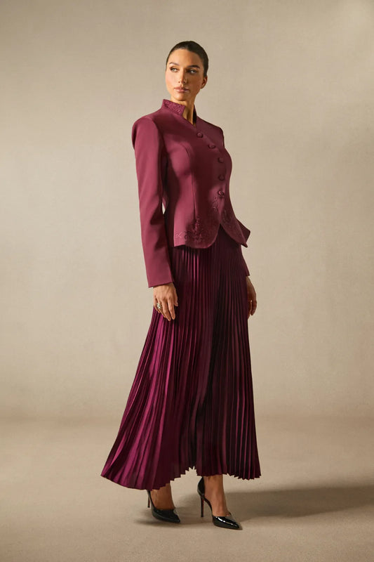 Christine - Conjunto de Blazer Bordado y Falda de Satén Plisada