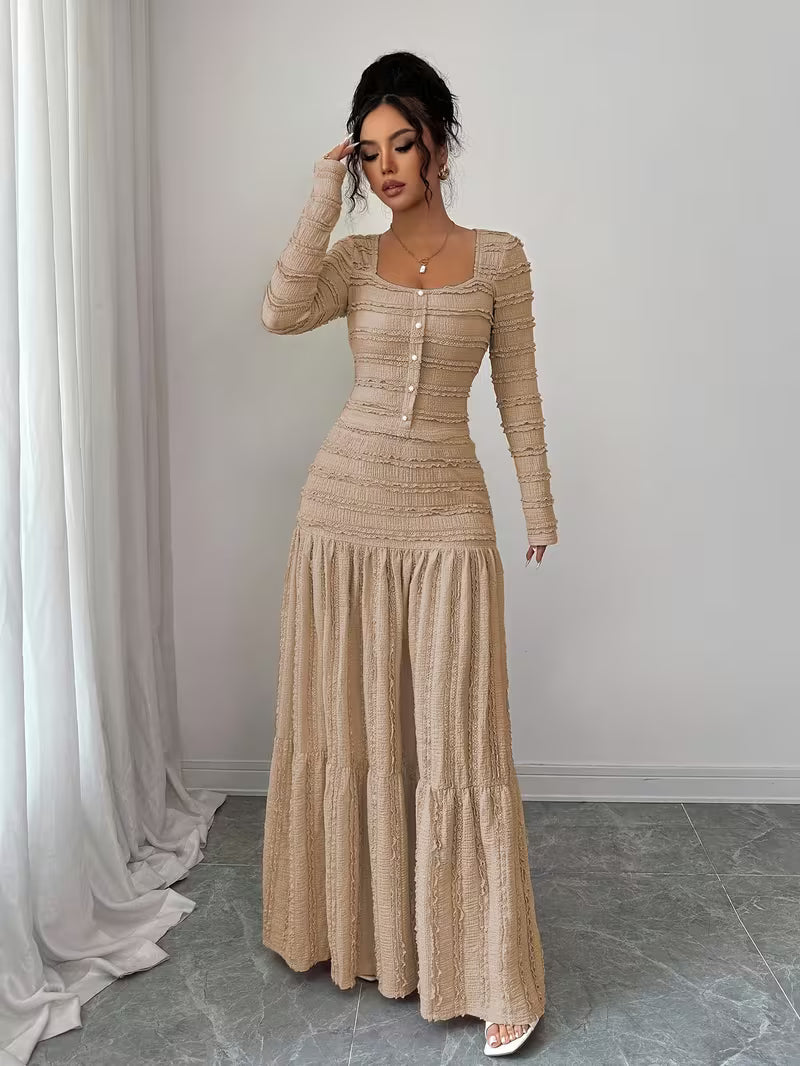 Maisonelle — Vestido Maxi de Cuello Cuadrado Esculpido