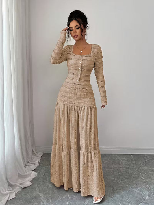 Maisonelle — Vestido Maxi de Cuello Cuadrado Esculpido