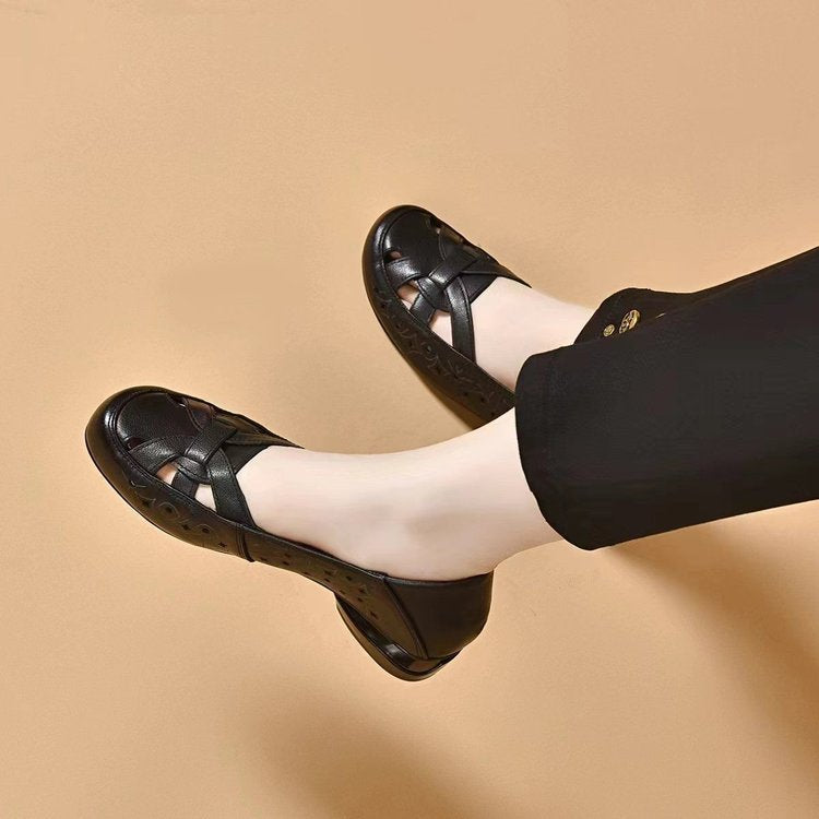 Zapatos de Cuero Slip-On con Cortes - Cómodos Zuecos