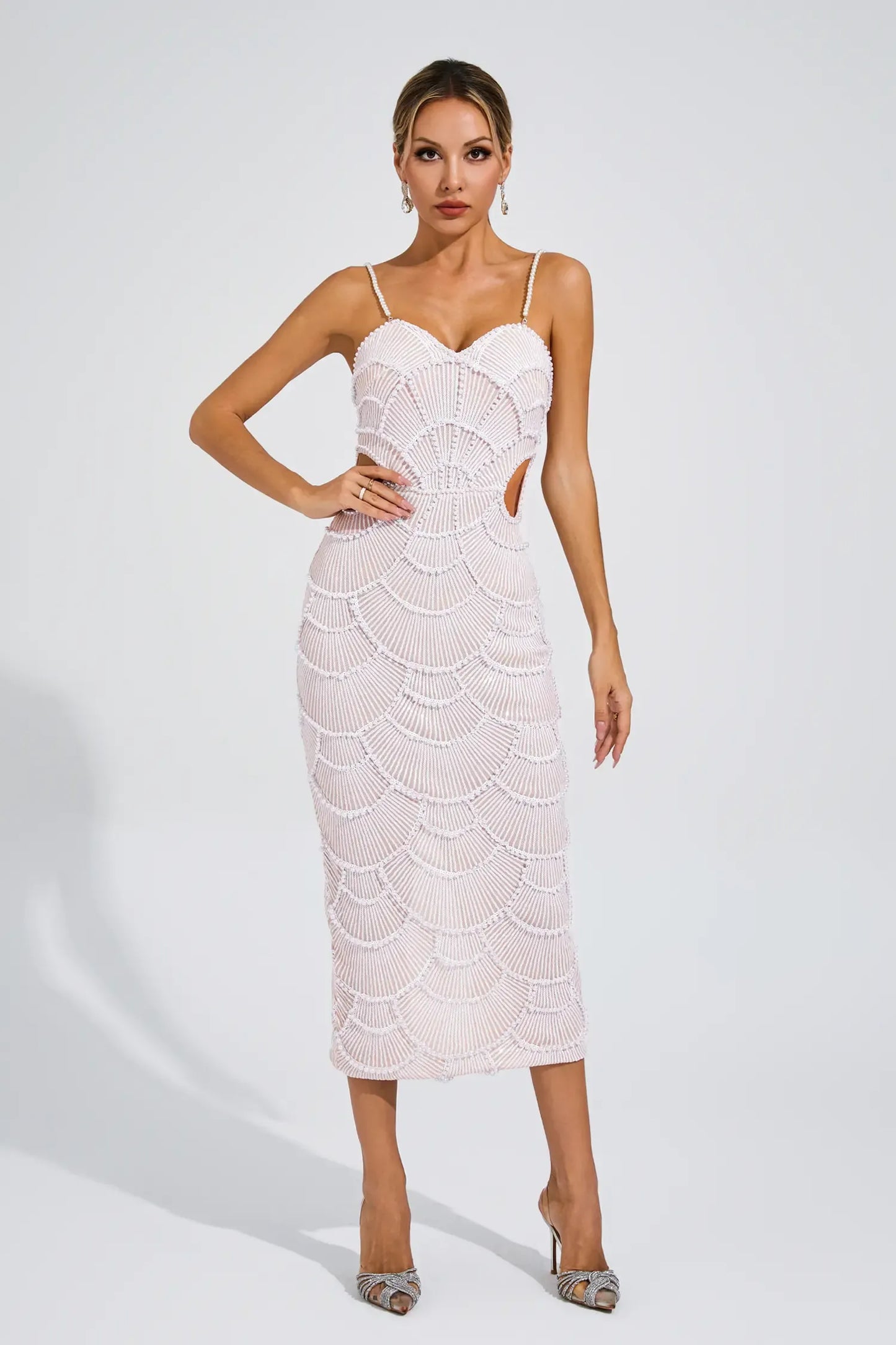 Vestido Midi Beige con Perlas