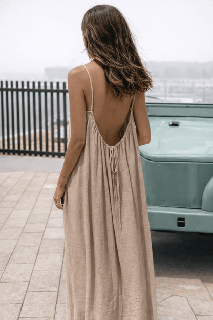 Lumèra — Vestido Maxi Sin Espalda Ajustable
