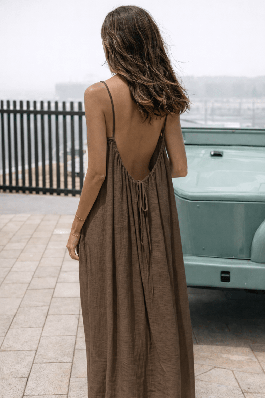 Lumèra — Vestido Maxi Sin Espalda Ajustable