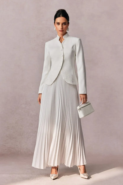 Christine - Conjunto de Blazer Bordado y Falda de Satén Plisada