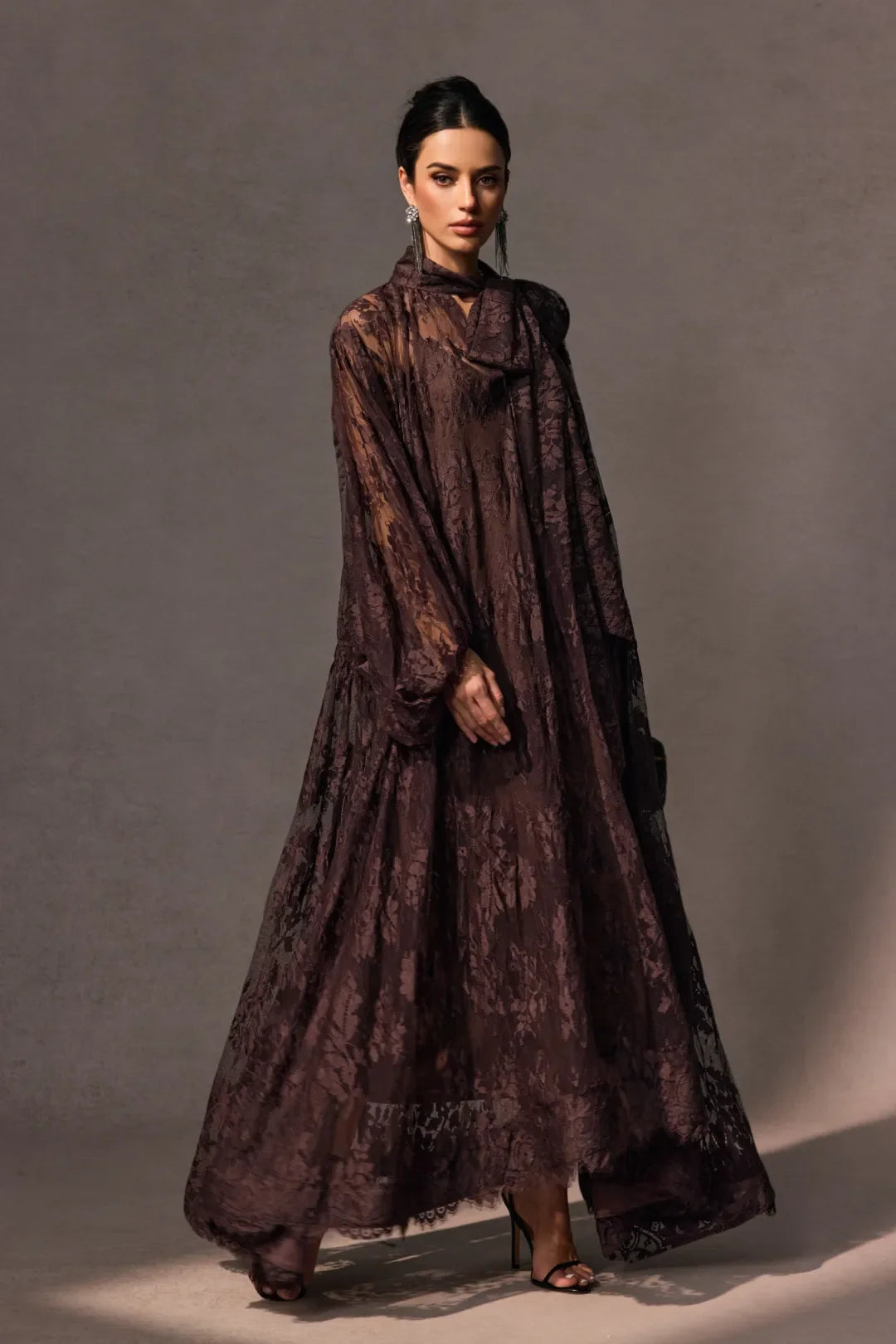 Éclore — Vestido Largo de Encaje Floral Transparente de Manga Larga