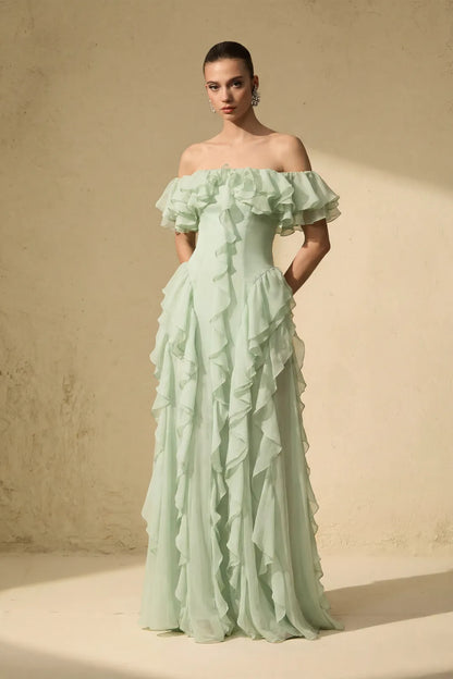 Verdène — Vestido Largo con Volantes Verde Off-Shoulder