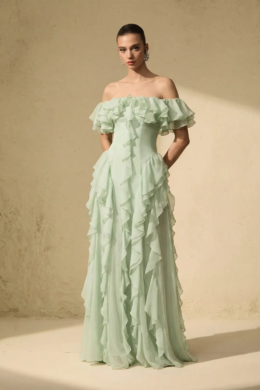 Verdène — Vestido Largo con Volantes Verde Off-Shoulder