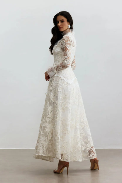 Alice — Vestido Maxi de Cuello Alto con Encaje Floral
