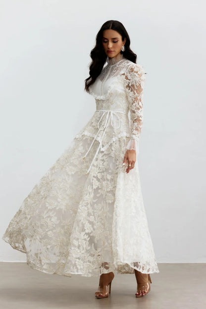 Alice — Vestido Maxi de Cuello Alto con Encaje Floral
