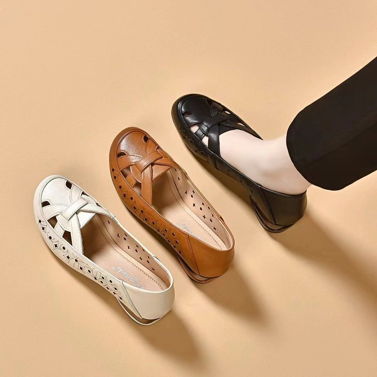 Zapatos de Cuero Slip-On con Cortes - Cómodos Zuecos