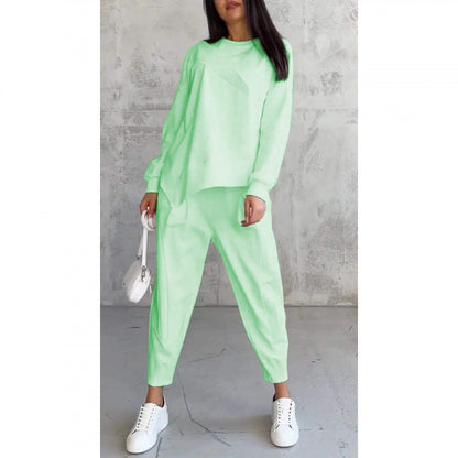 Noemi  —  Conjunto de Sudadera y Pantalones con Dobladillo Asimétrico