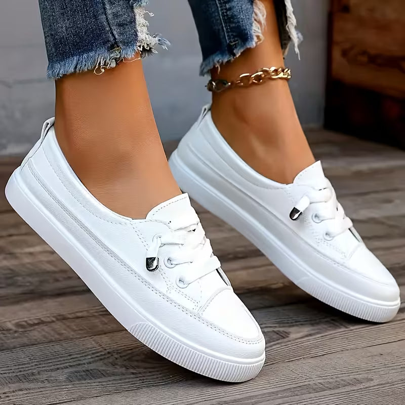 Azzy - Cómodos Zapatos planos de mujer blancos con cordones transpirables