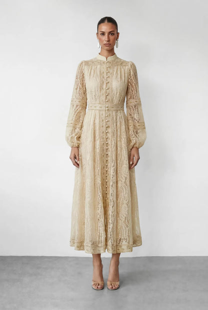 Ivoire — Vestido Maxi con Cuello Alto de Encaje