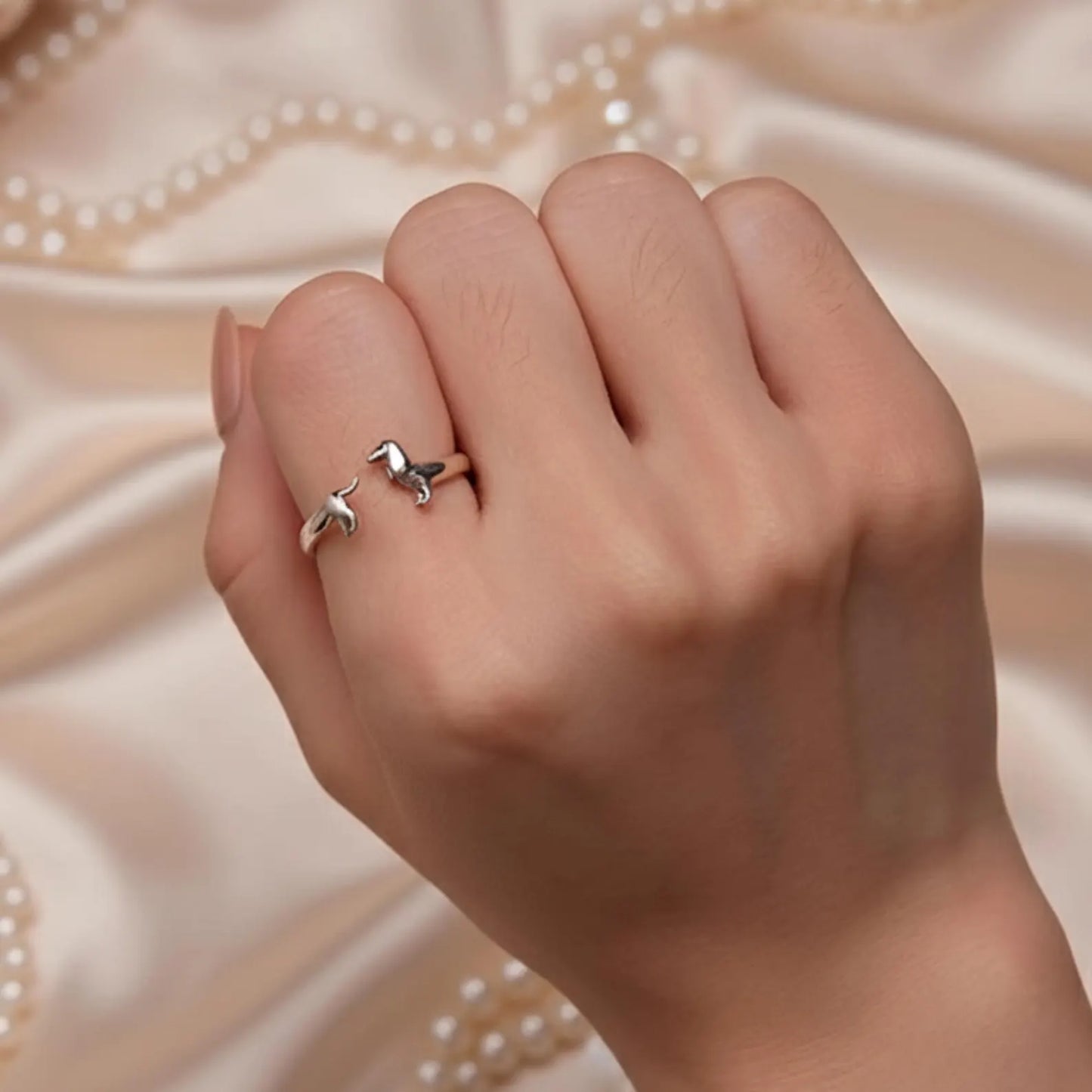 Anillo Delicado de Dachshund en Plata