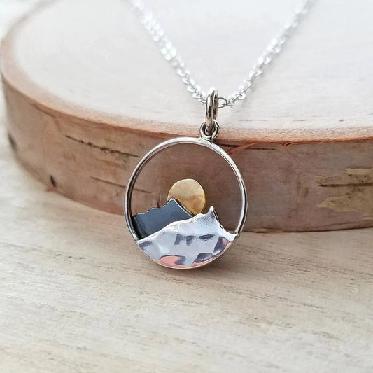 Collar con Colgante de Montaña — Inspirado en la Naturaleza