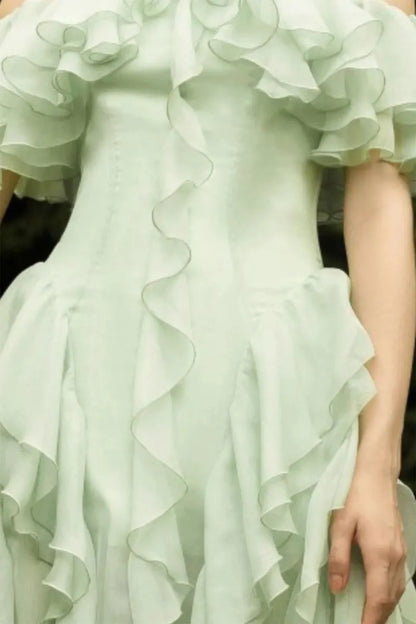 Verdène — Vestido Largo con Volantes Verde Off-Shoulder