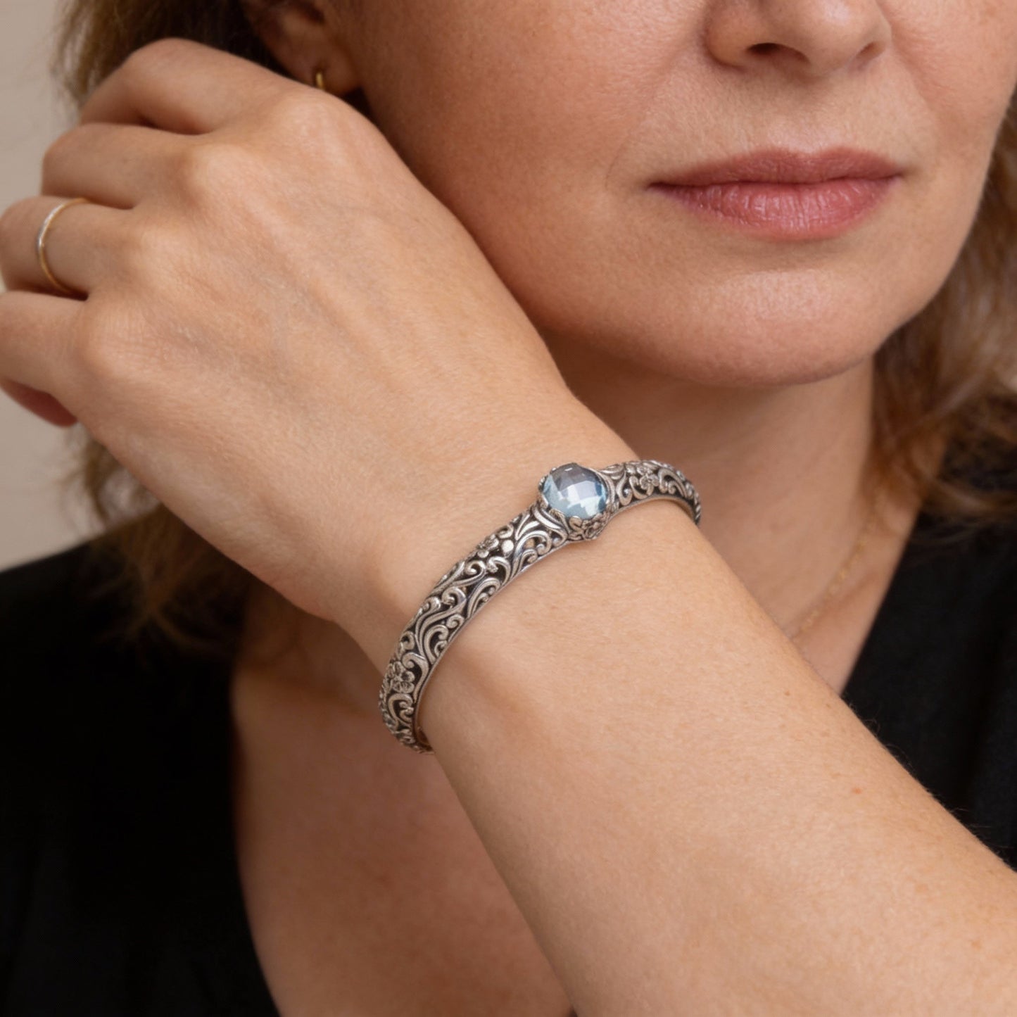 Abierto Vintage - Elegante Pulsera de Plata Única con Circonita