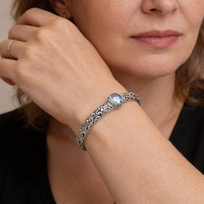 Abierto Vintage - Elegante Pulsera de Plata Única con Circonita
