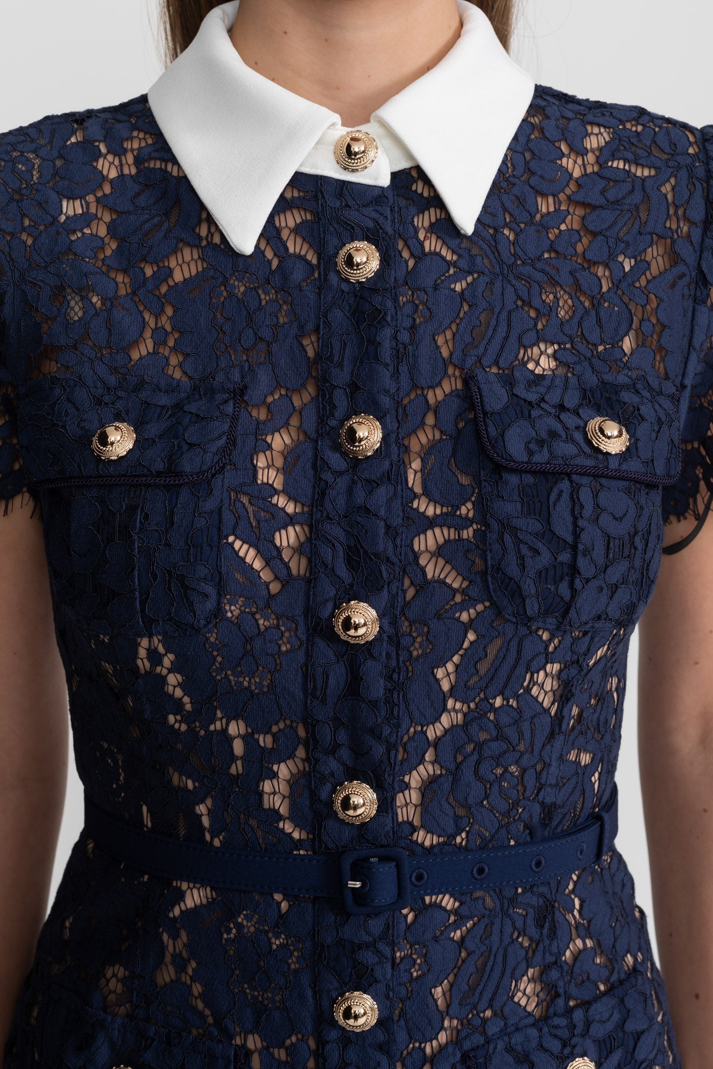 Darivène — Vestido Midi de Encaje Floral con Cinturón en Azul Marino