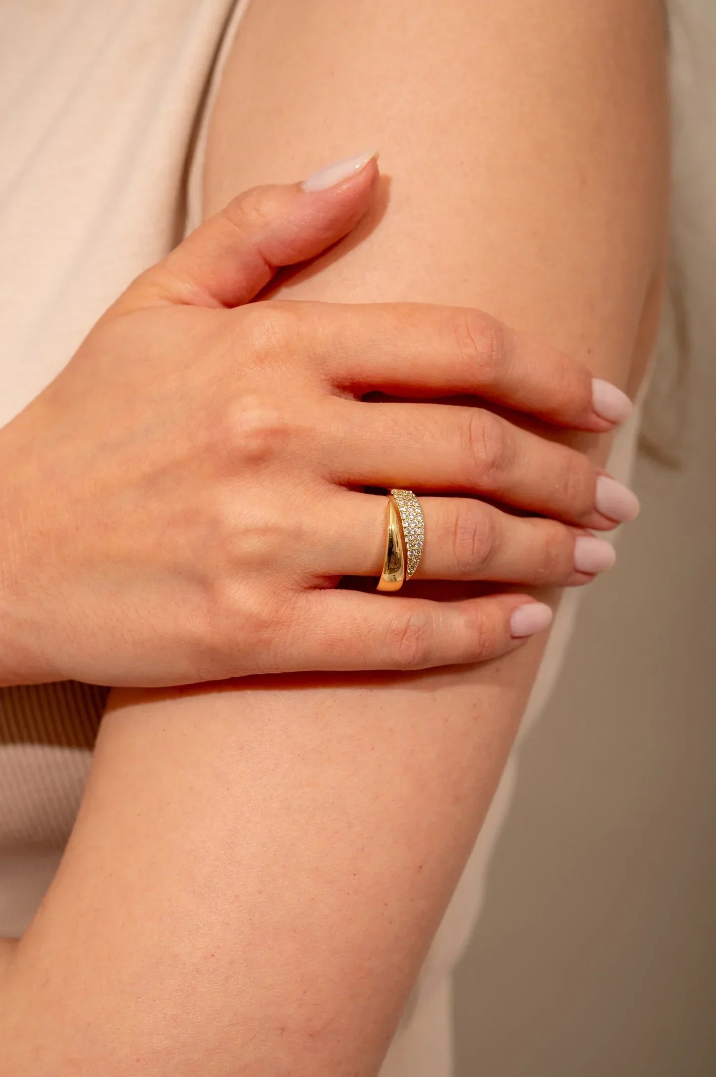 Anillo de Solidaridad Brillante — Ajustable en Oro