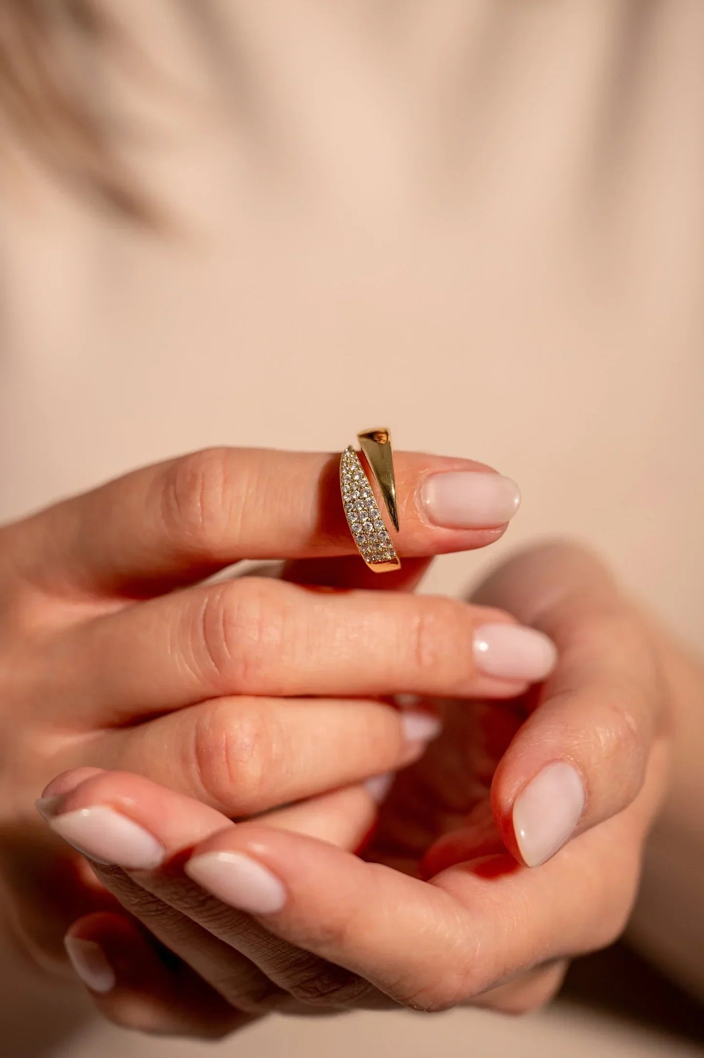 Anillo de Solidaridad Brillante — Ajustable en Oro